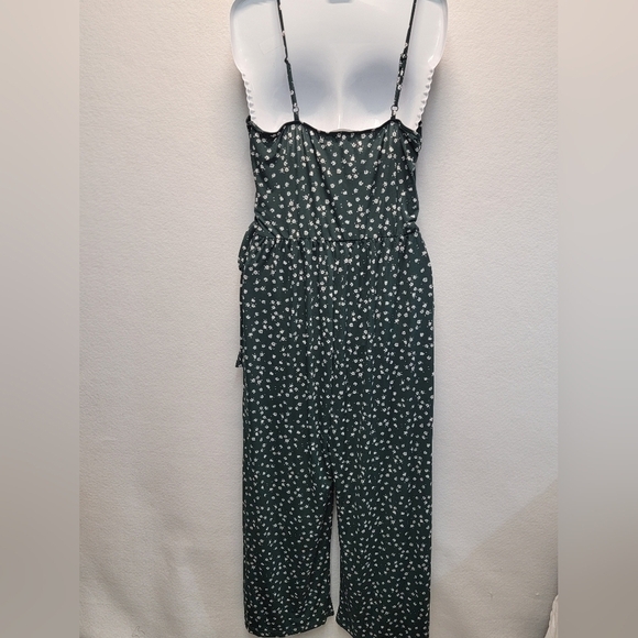 KAILEIGH Women's Size Medium Petite Floral Spaghetti StrapJumpsuit with Pockets - Picture 6 of 12